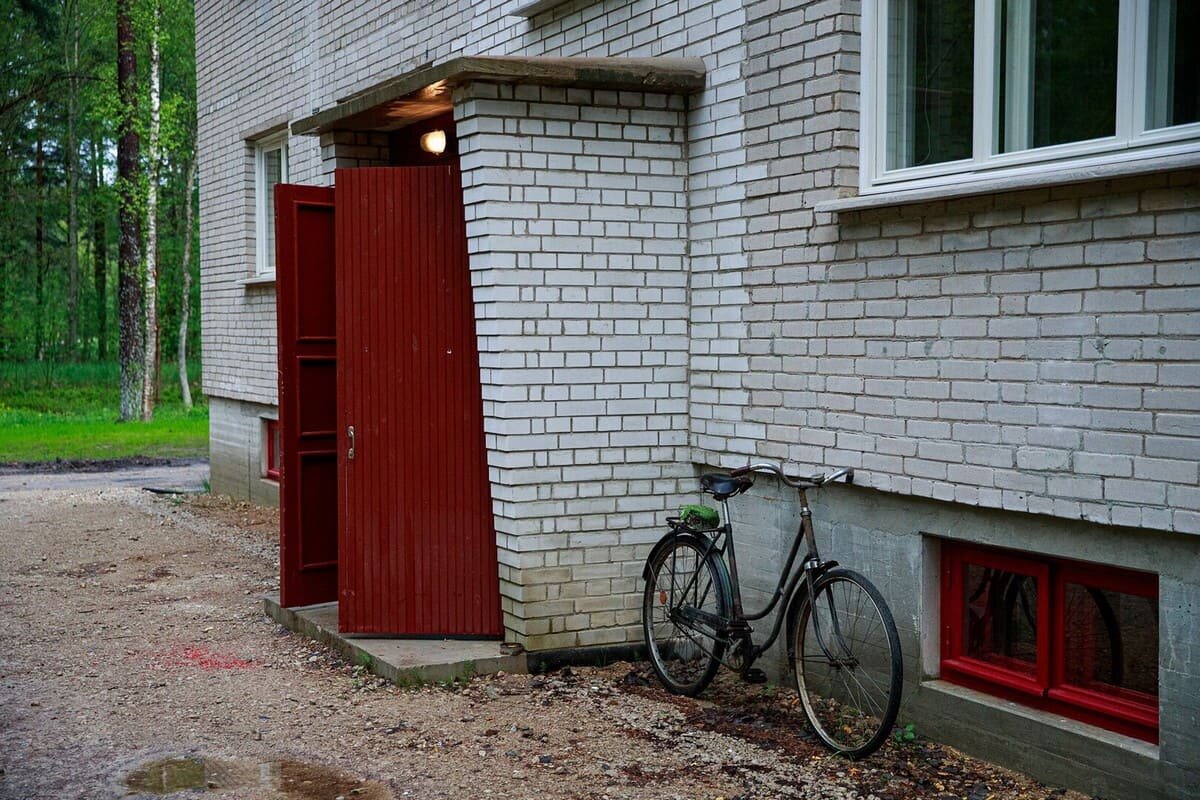 Вход в музей "Дом колхозника" в Таллине.