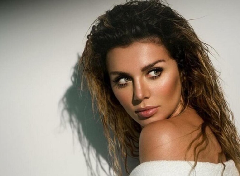 Анна Седакова переживает потерю бывшего мужа