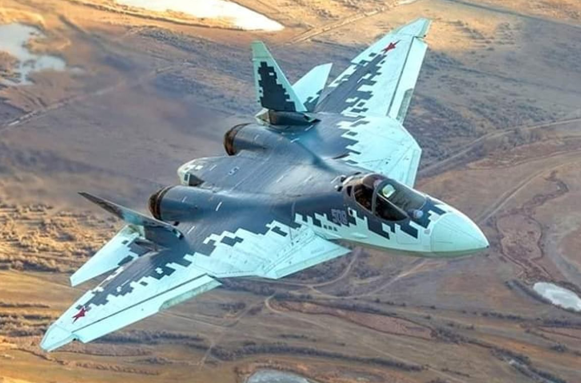 После авиасалона в Чжухае было объявлено о нескольких контрактах на Су-57, но не сказано с кем. Одним из главных претендентов на самолёт стал Иран. Фото ОАК
