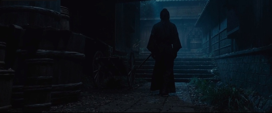 Стильные кадры говорят о том, что композиция сцены на высоте