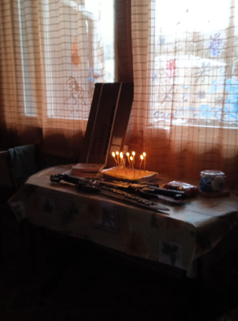 И мы их запустили. И дети получили подарки - те, что от мамы с папой. Тот, что "от Деда Мороза" все же на 1 января оставили.