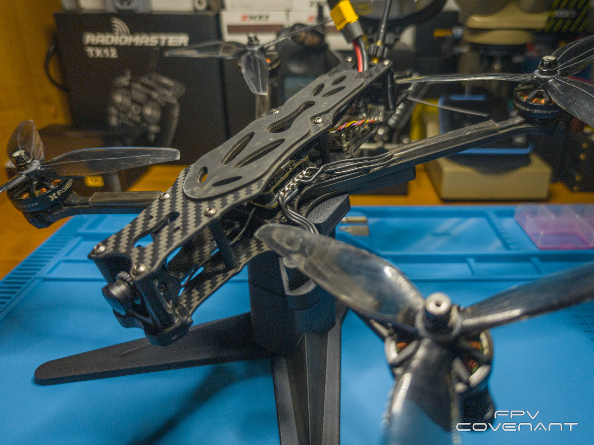 Внешний осмотр найденного FPV дрона