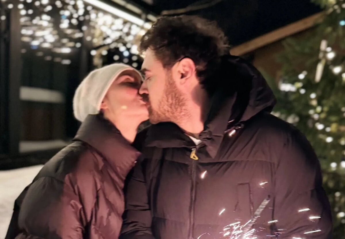 поцелуй Агаты Муцениеце и Петра Дранги