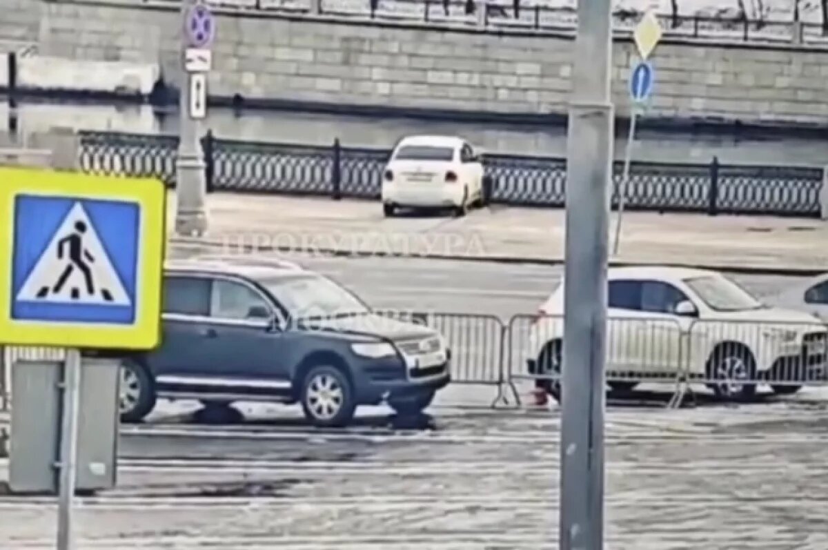    Не справился с управлением.