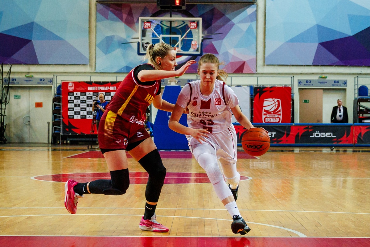 Полина Селезенева