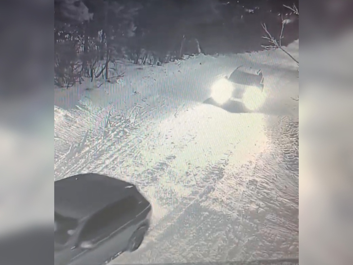    Хулиганы портят лыжную трассу в Качкарском Маре Оренбурга, заезжая на нее на автомобилях