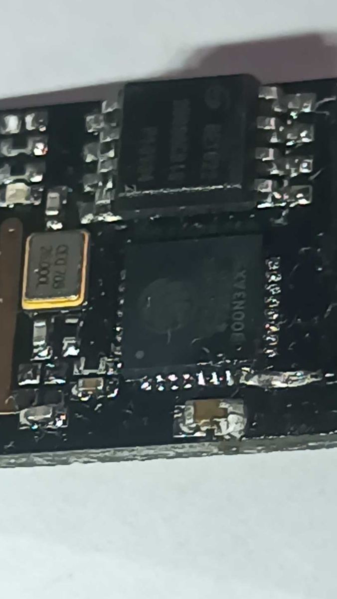 После прогрева провода он легко припаялся к ножке