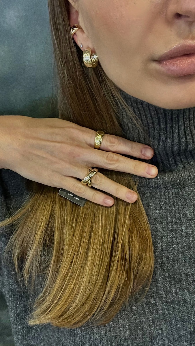 Примеряю украшения от MIE в ТРЦ Галерея в Санкт-Петербурге