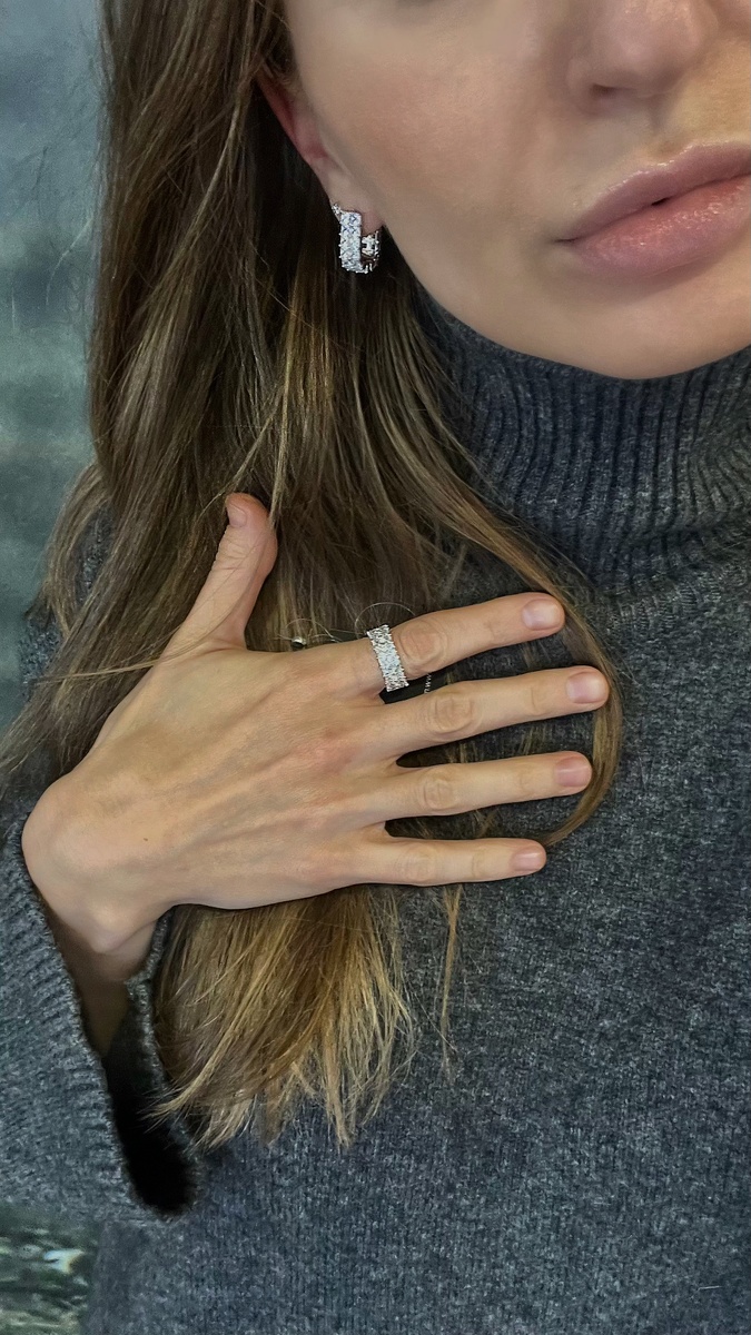 Примеряю украшения от MIE в ТРЦ Галерея в Санкт-Петербурге