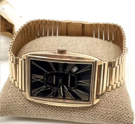 золотые часы Грифон на подушке