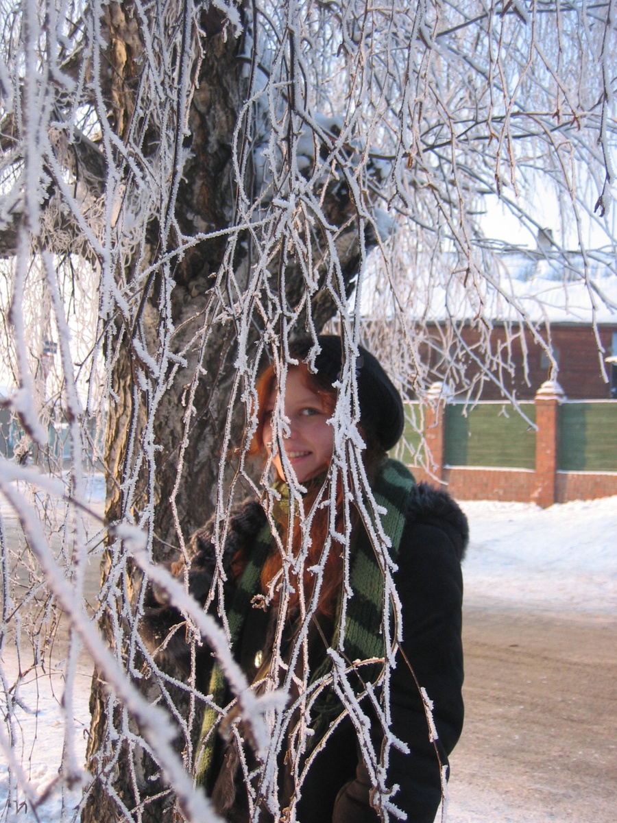 откуда такие артефакты? С границы 2007-ого и 2008-ых годов; берёзы уж этой нет - спилили