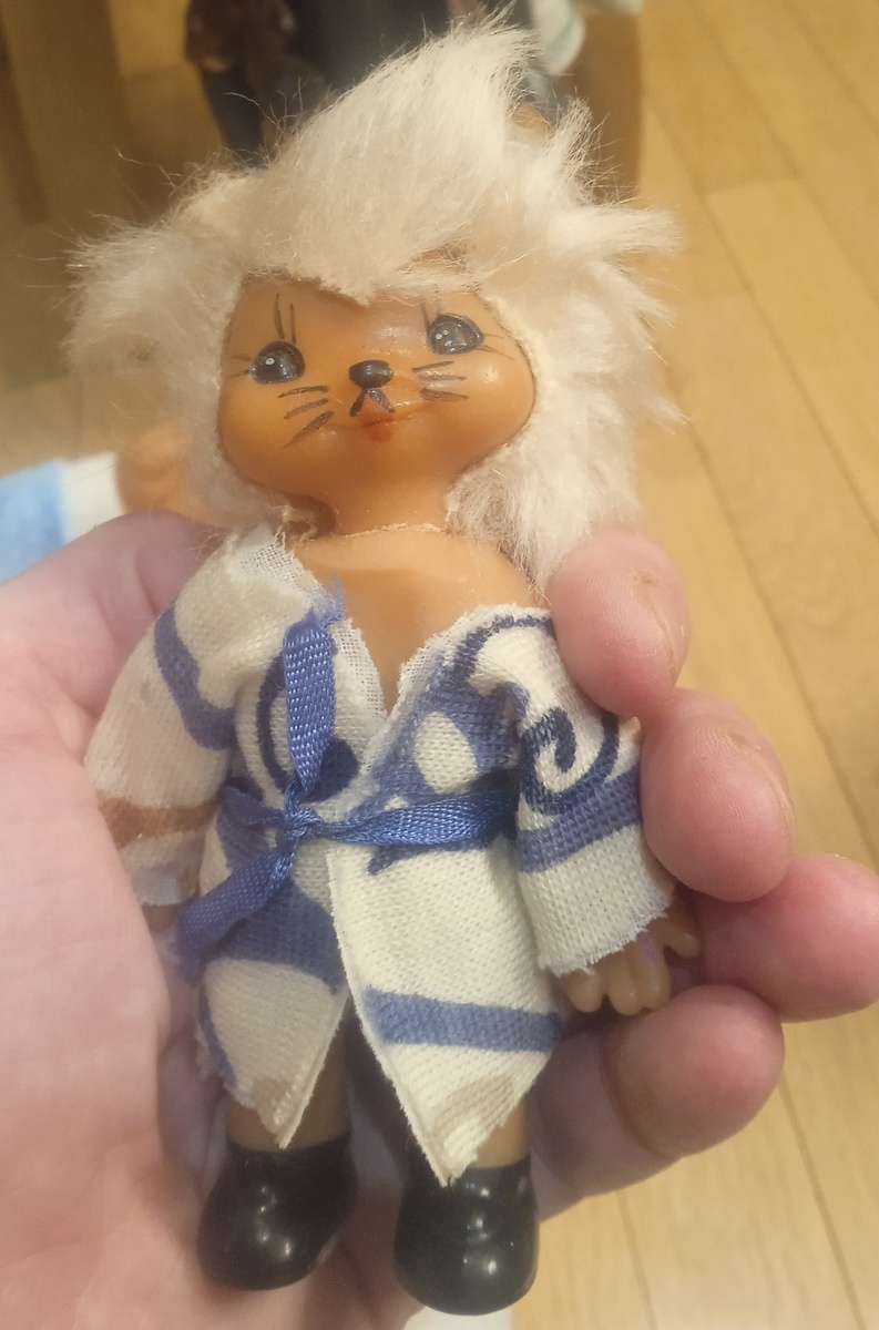 Белочка, неподвижная. Фото автора.