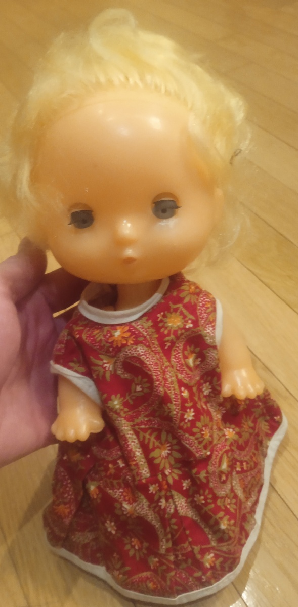 Пластмассовая милашка. Фото автора.