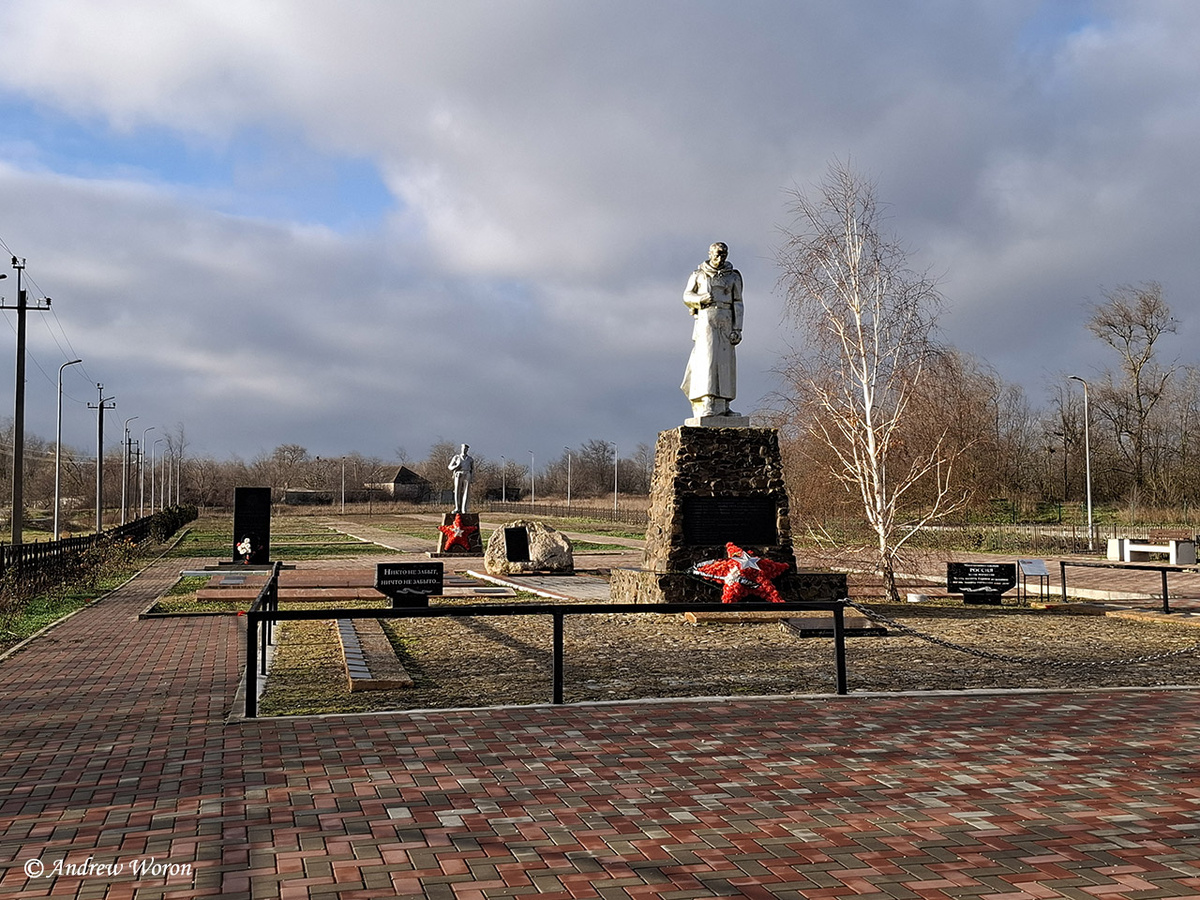 Братская могила в Заветном