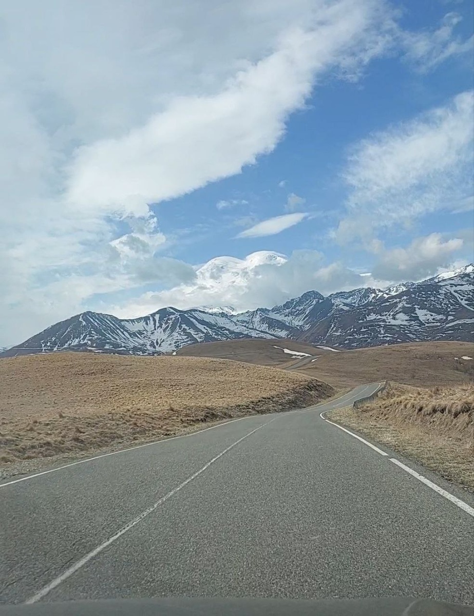 Считается самой живописной трассой в России.