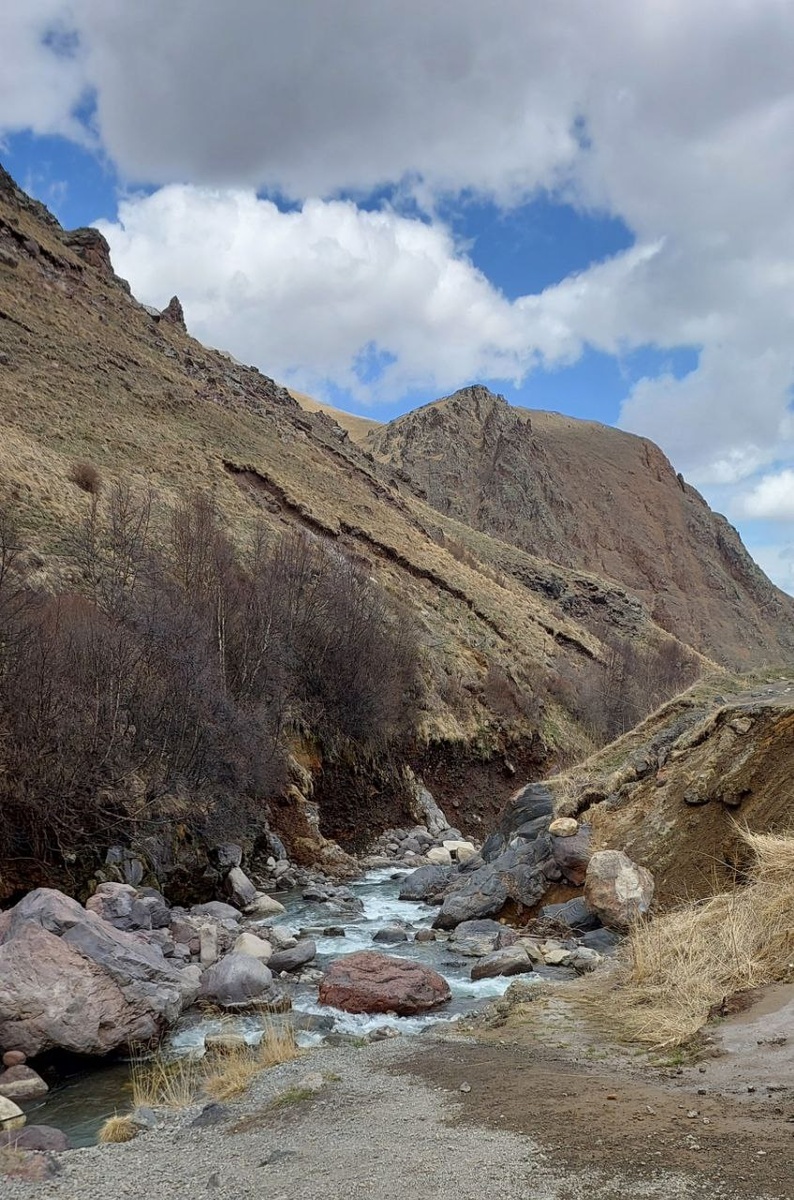 Урочище Джилы- Су. Прозрачная, бурлящая река Малка