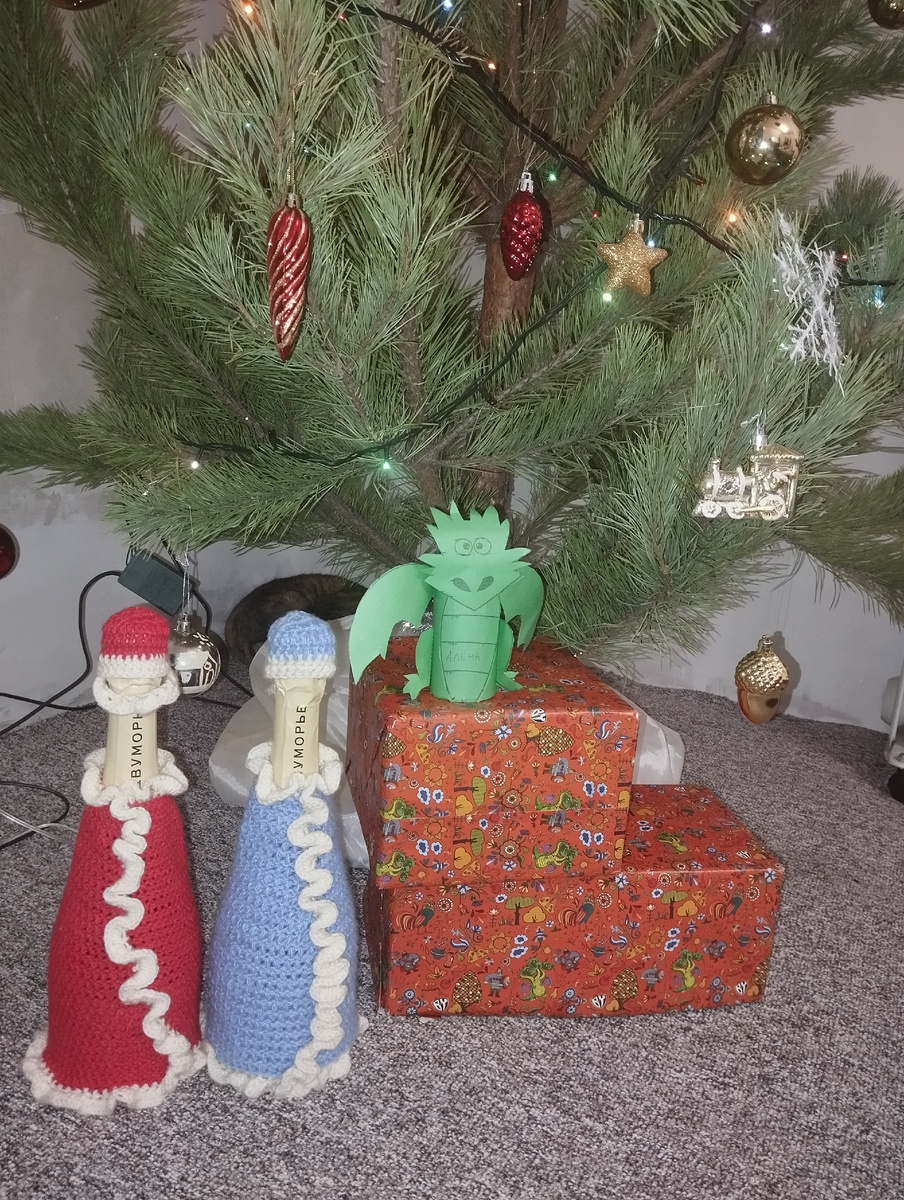 Костюмчики вязала сама, очень давно