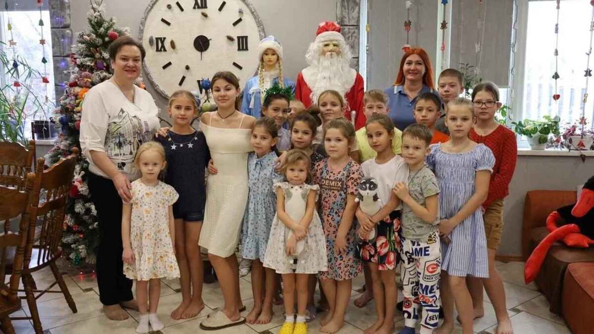    Семья с 28 детьми получила поздравления от врио министра социального обеспечения Курской области