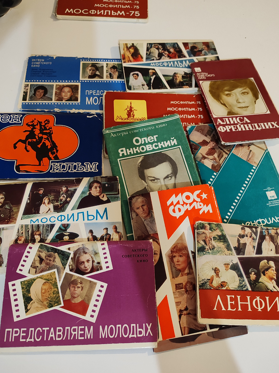 коллекция открыток найденная в старой квартире при ремонте 