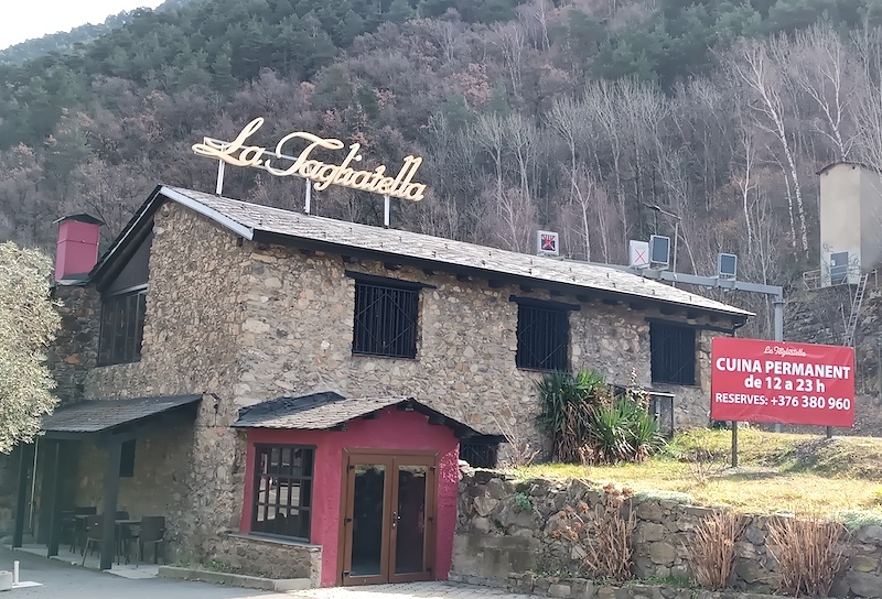 Пиццерия испанской сети La Tagliatella (раньше называлось Borda Bon Racó)