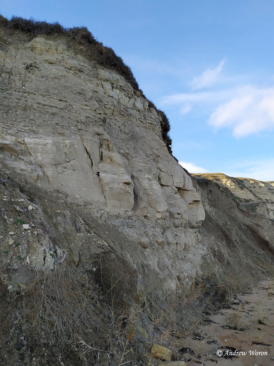 Обрыв высотой 2 метра