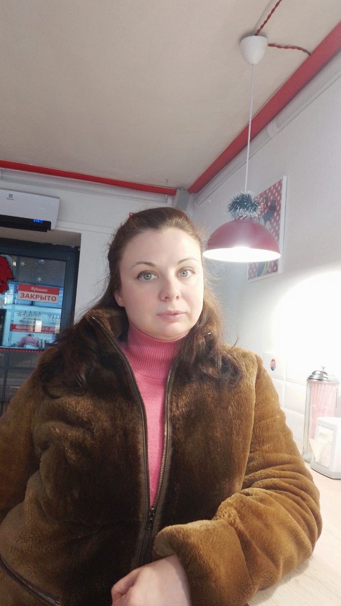 Фото  в кафе, не информативное,  а чтобы похвастать шубой-будем честны.