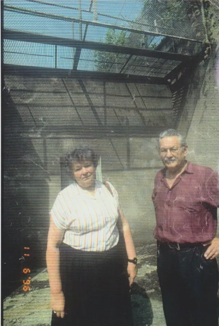 Сигрид и Хартмут посещают тюрьму Хоэншёнхаузен в 1996 году (Фото: Саймон Бернетт)