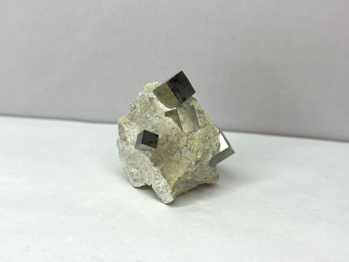 Сегодня все фото только его, с разных ракурсов)))