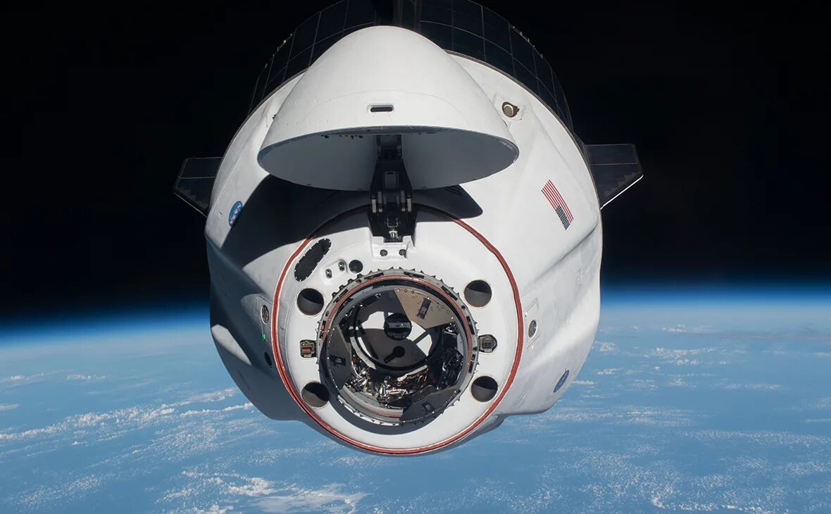  Корабль  в космосе. фото: картинки яндекса.     