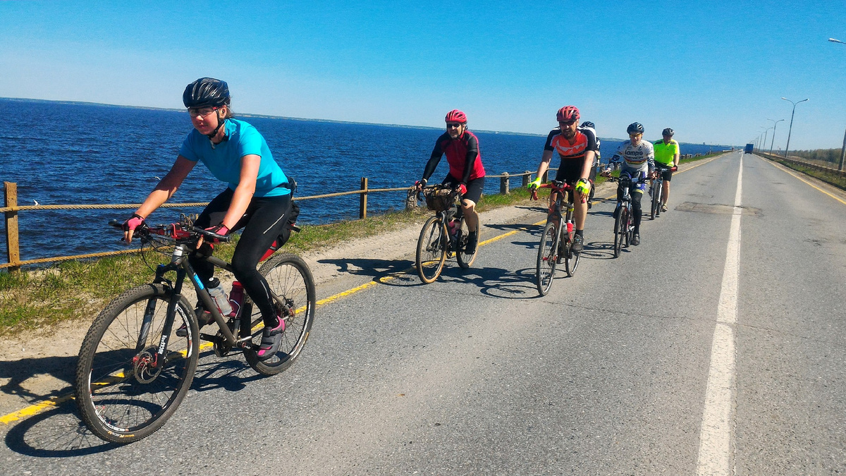 Наша группа на фоне Горьковского водохранилища