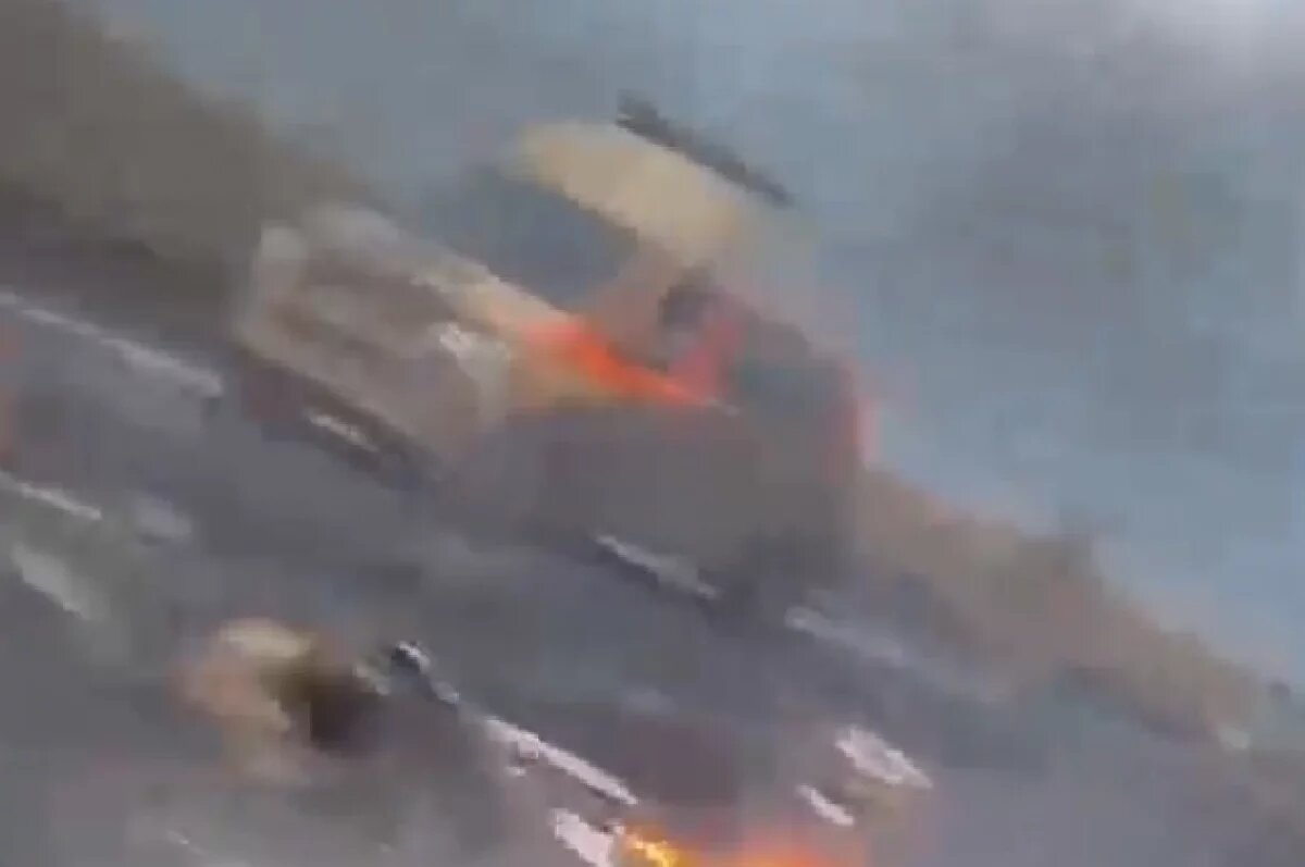    В Сети появились кадры удара FPV-дрона по колонне ВСУ в Курской области