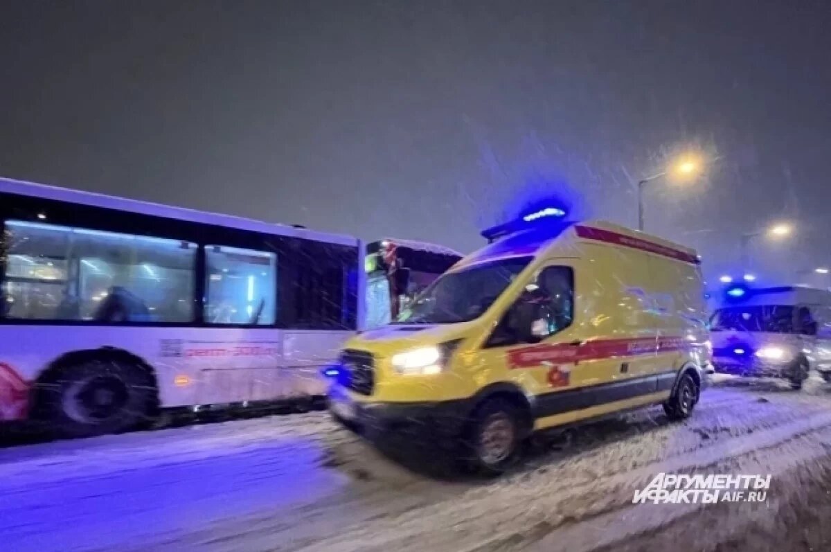    На место ДТП приехали скорые