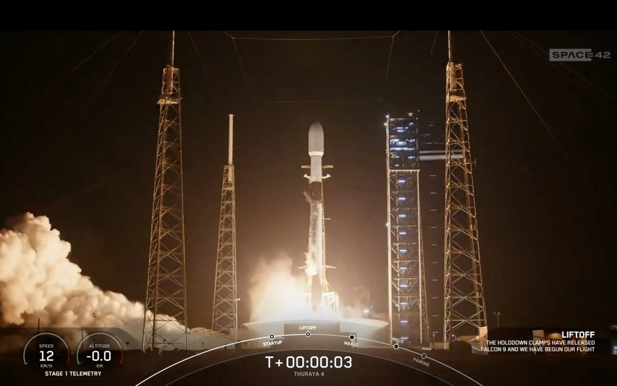 SpaceX вернула первую ступень Falcon 9 после запуска Thuraya-4, что стало 341-й посадкой ракеты орбитального класса для компании.    
 Источник: SpaceX  📷
