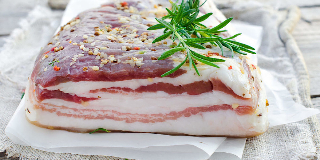 Бардирование и шпигование: кулинарные приемы с использованием свиного жира