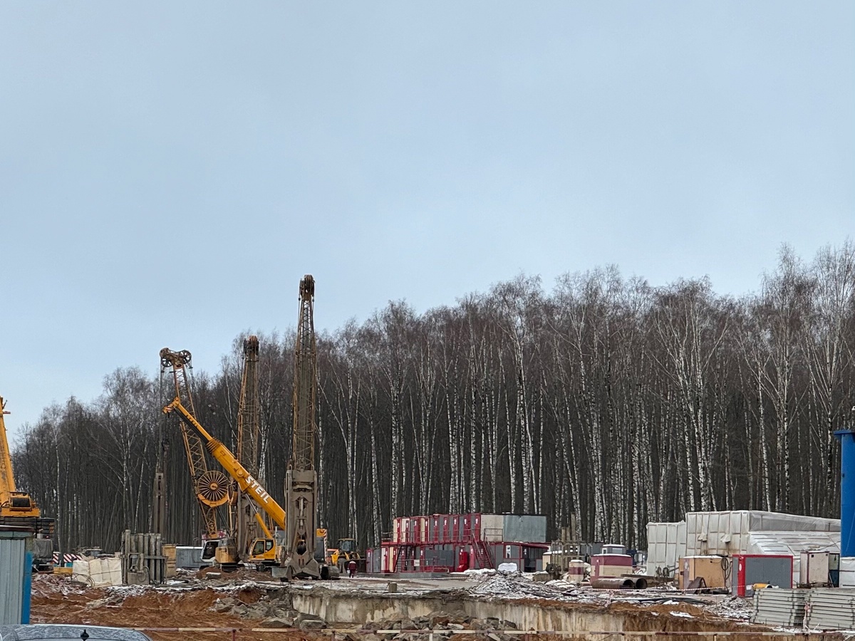 📷 1.1: Раскрытие котлована монтажно-щитовой камеры для щита диаметром 10 метров, который проложит двухпутный тоннель до станции «Строгино».