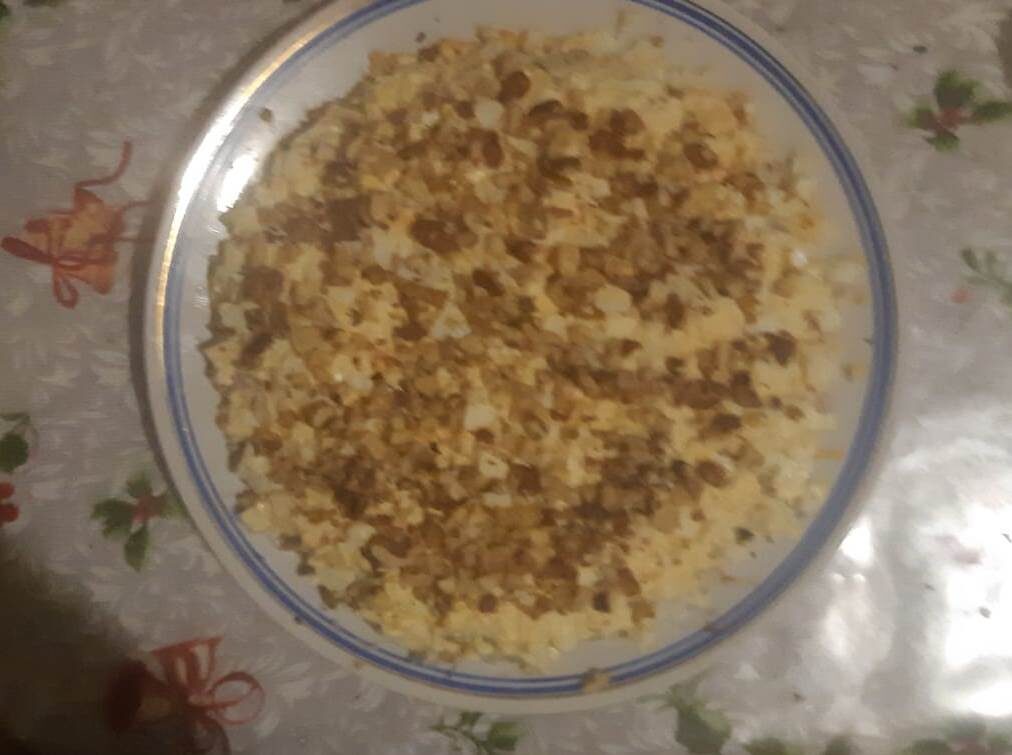 на половину готовый салат 