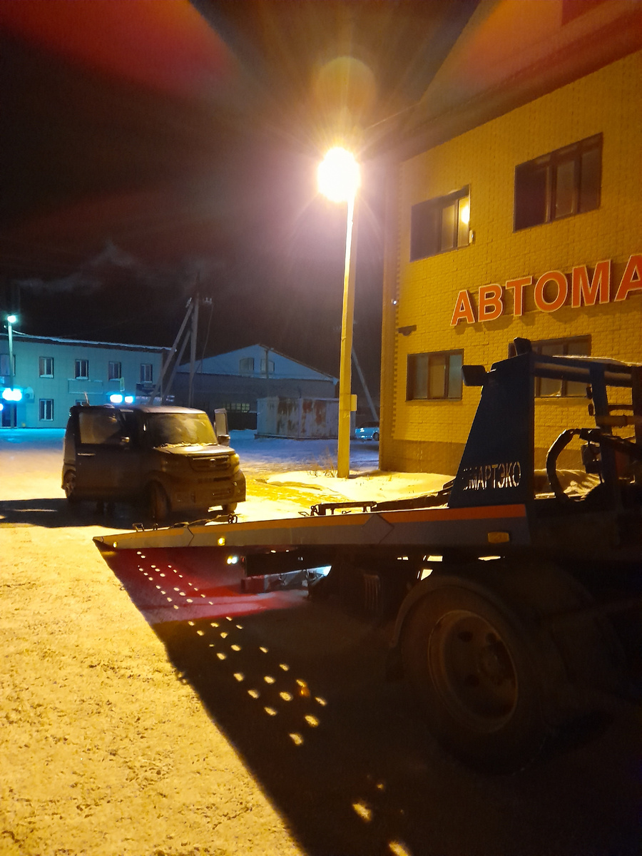 Выгружают нашего боксика