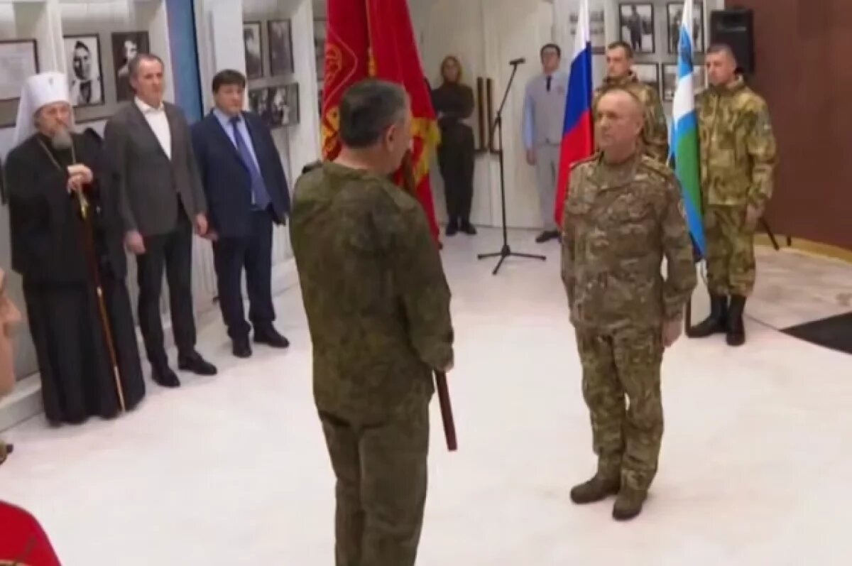    Замминистра обороны РФ Евкуров передал боевое знамя отряду «БАРС-Белгород»