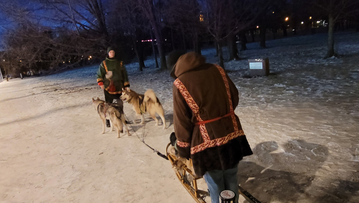 А другие трудятся. Фото автора.