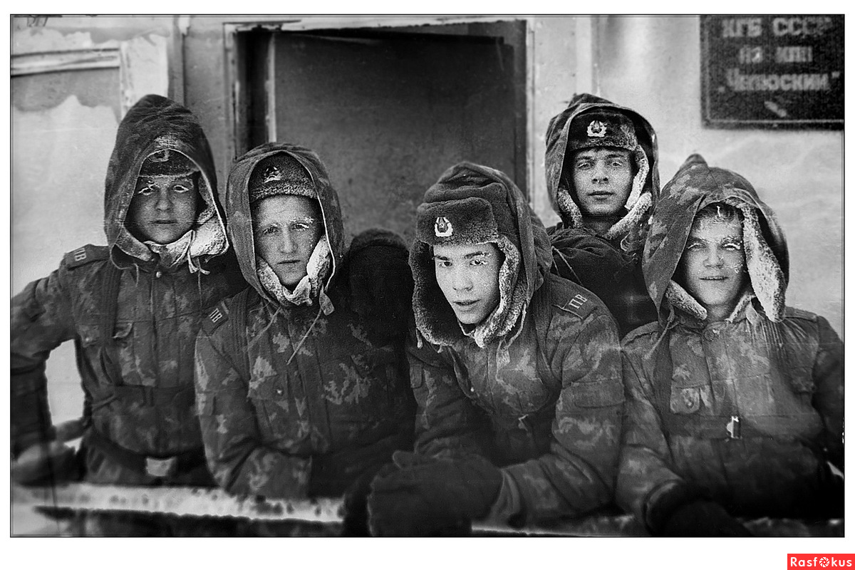 Суровая служба...