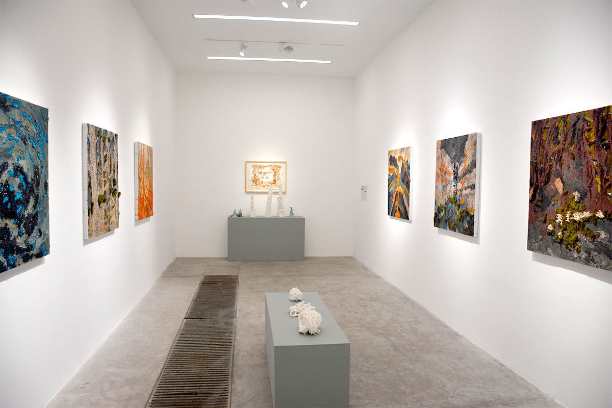 Один из залов галереи в городе Пекин в культурной зоне 798 (Фото С. Комаров (с) 2024)