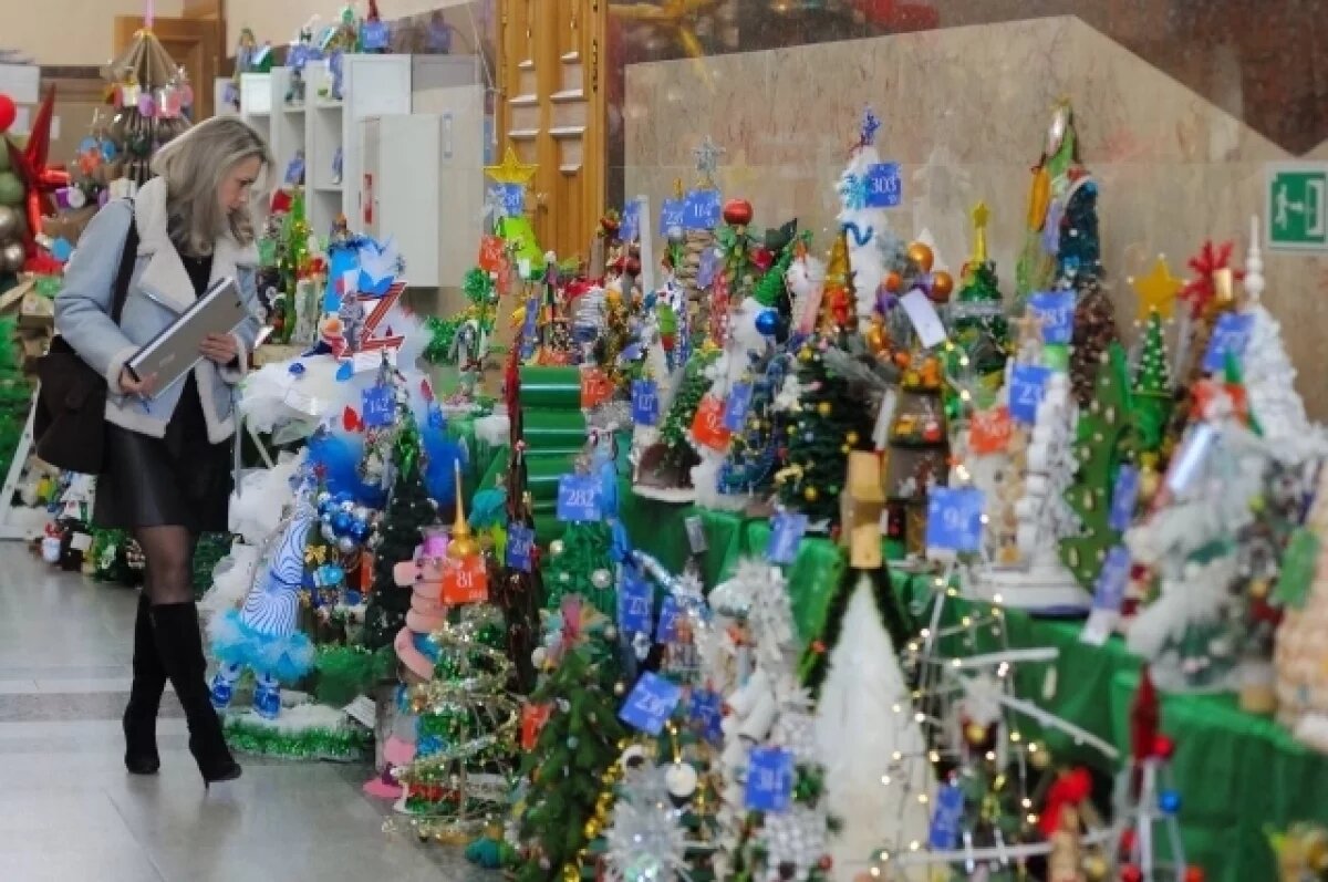    В Майкопе открылась выставка конкурса альтернативной новогодней ели