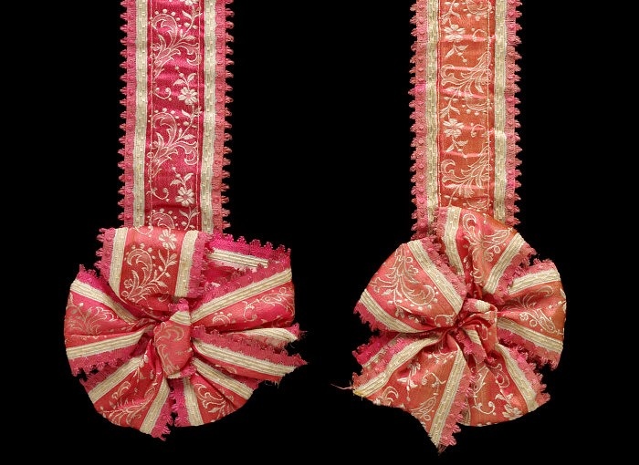 Подвязки 18 века.