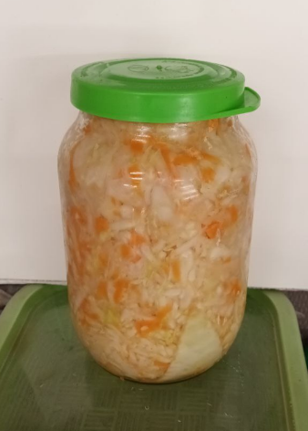 Это у меня капуста в банках по 1 литру