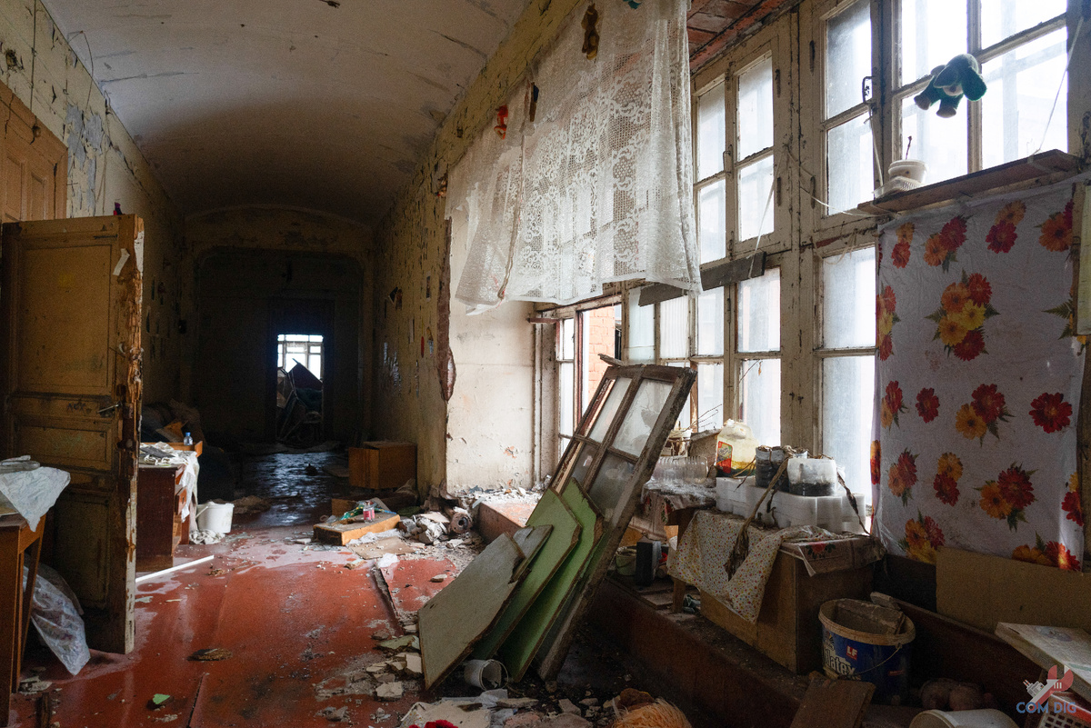 Коридор в расселенном доме Морозовского городка 