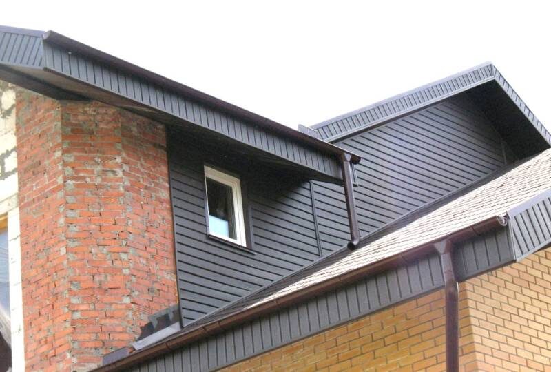 К примеру на данном фото окошко стоит прямо под карнизным свесом,если в этом же помещение поставить окно в кровлю то результат будет ошеломляющим.