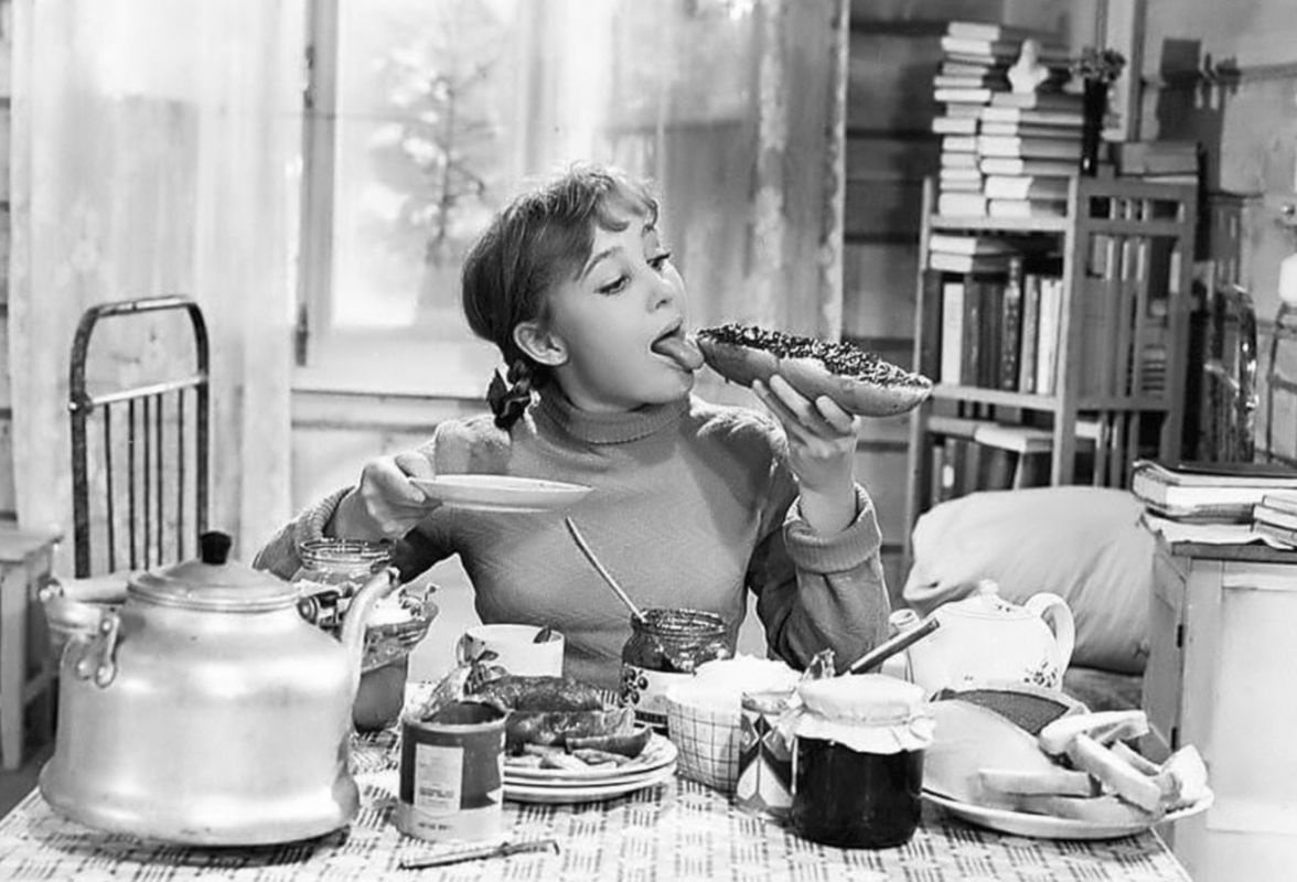    Главная героиня Тося в лице Надежды Румянцевой подкупает зрителей искренним озорством. / РИА Новости