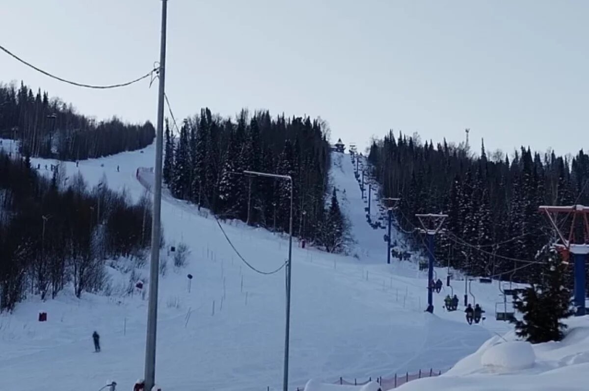    На горе Югус в Междуреченске всю ночь чинили сломавшийся подъёмник