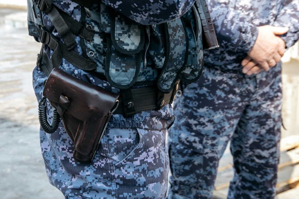    Сотрудники спецподразделений Югры изъяли из незаконного оборота 1400 единиц оружия