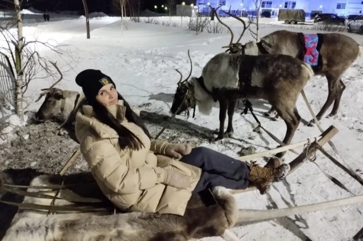    На оленях катают всех, и детей, и взрослых.